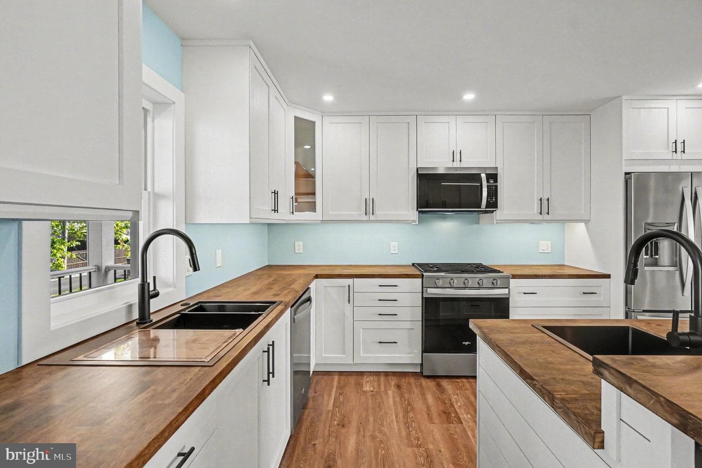 9108 Hinton Avenue photo 22