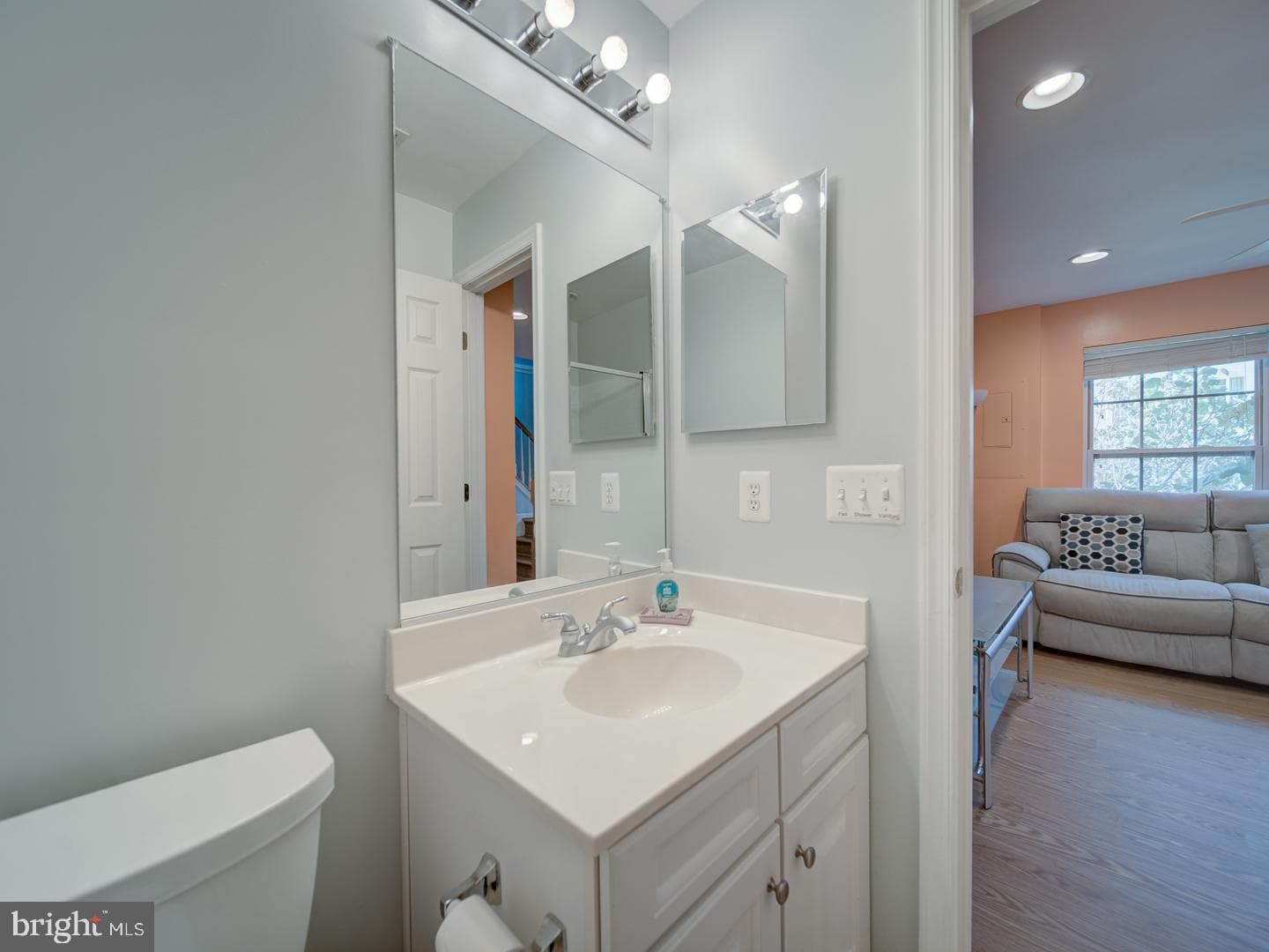 815 Lowe Road photo 9