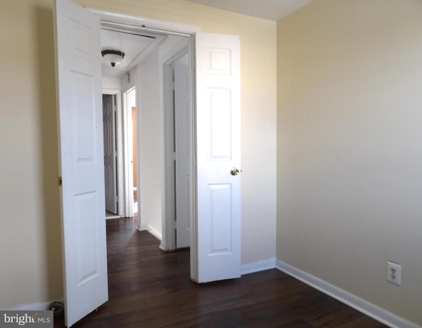 901 Grovehill Road photo 25