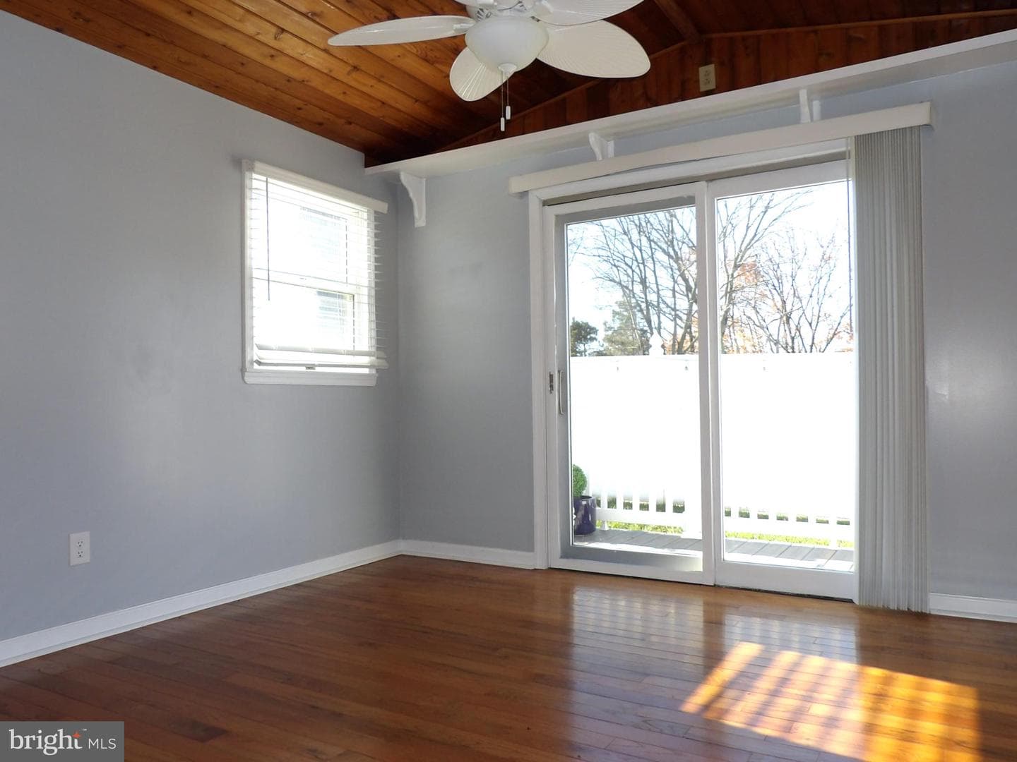 901 Grovehill Road photo 40