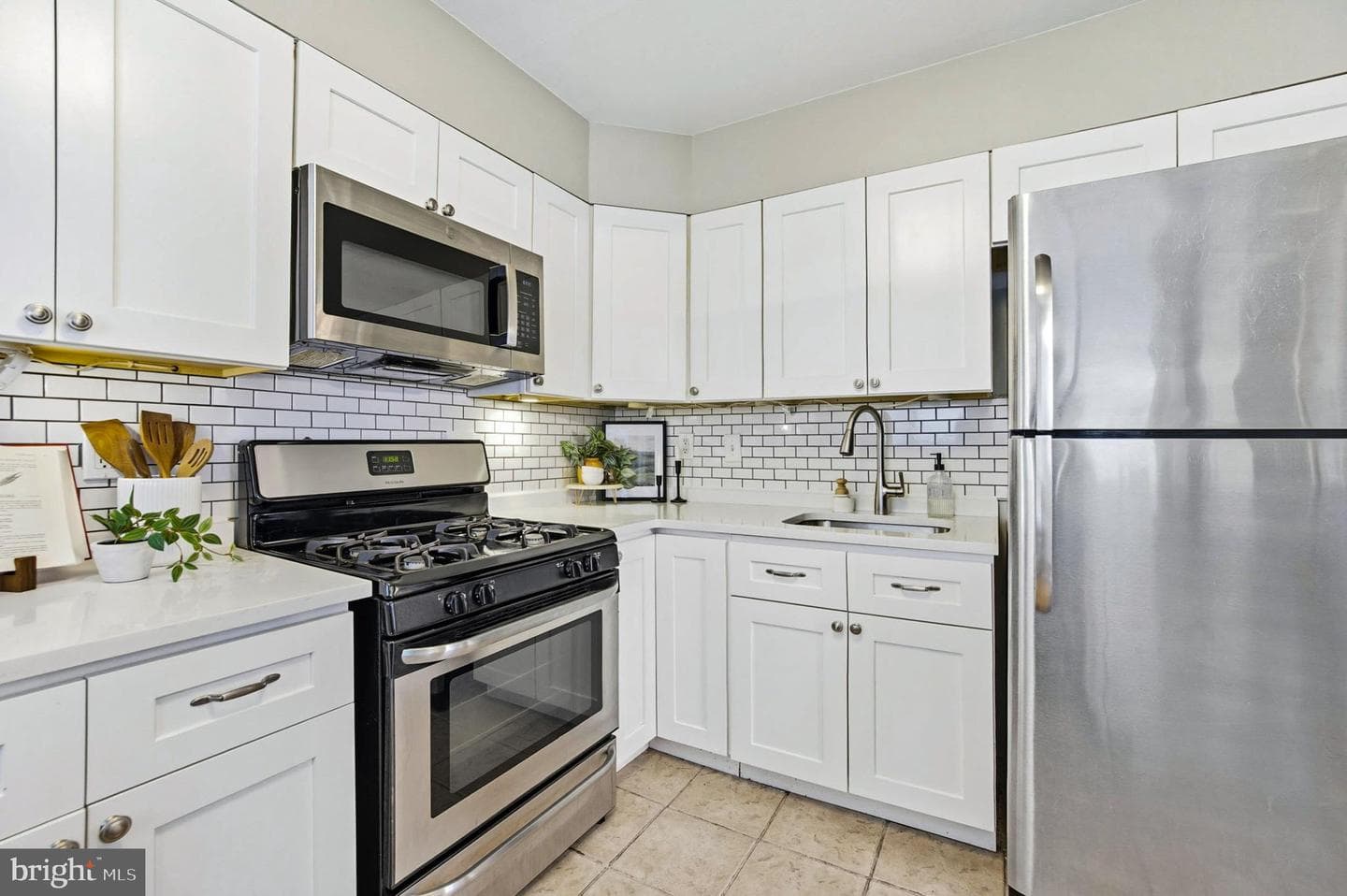 57 Gerard Avenue photo 17
