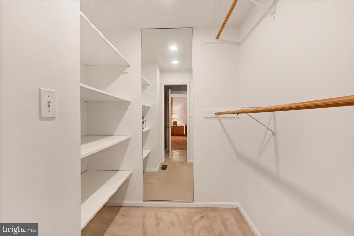 4 Midcrest Court photo 32