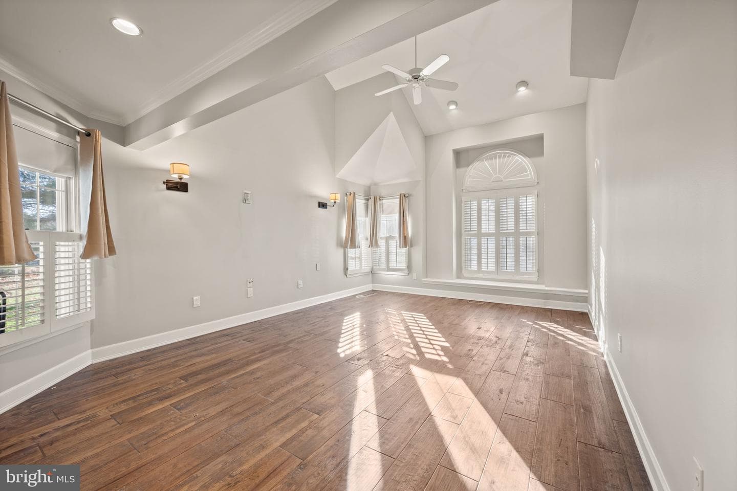 124 River Oaks Circle photo 3