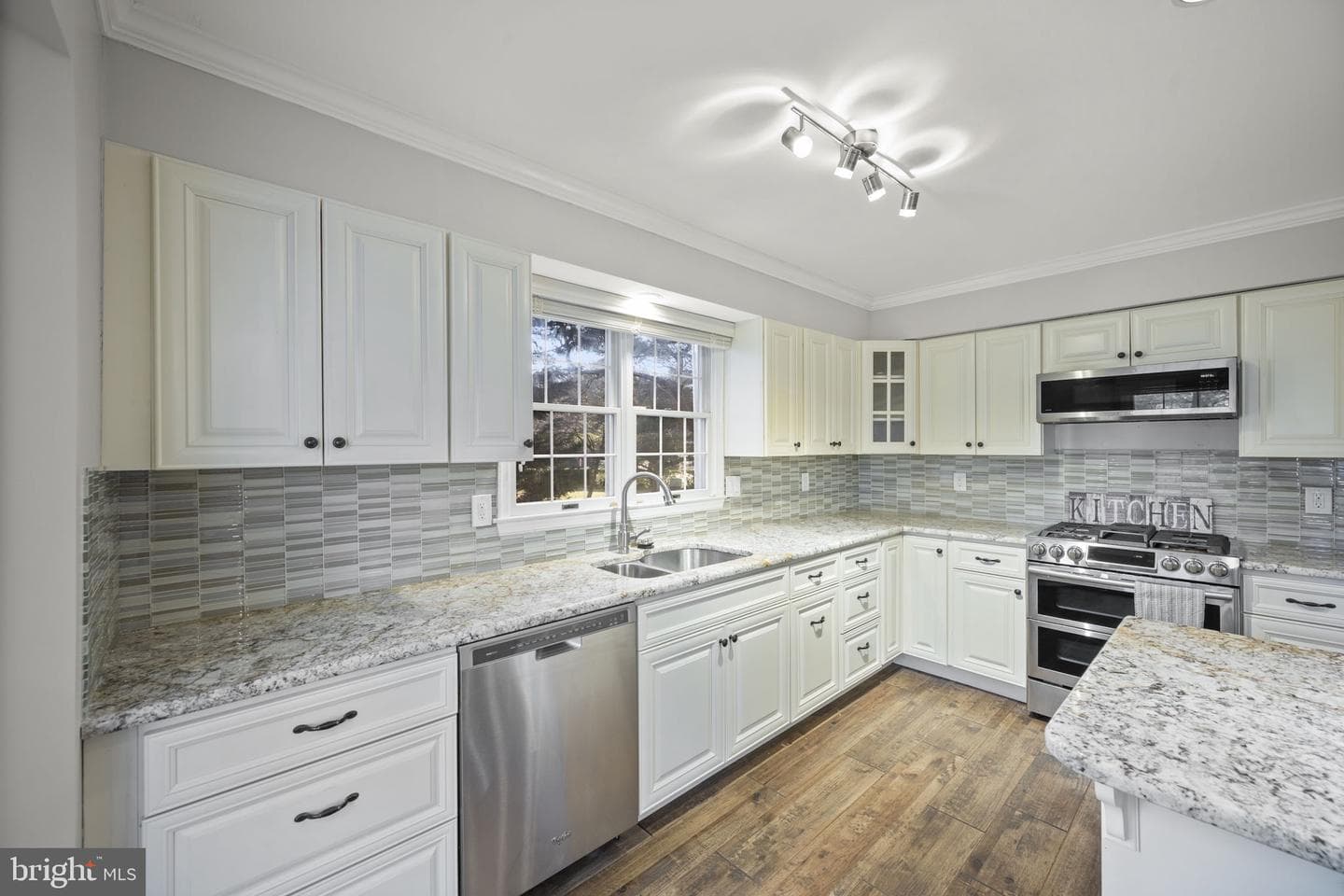 124 River Oaks Circle photo 6