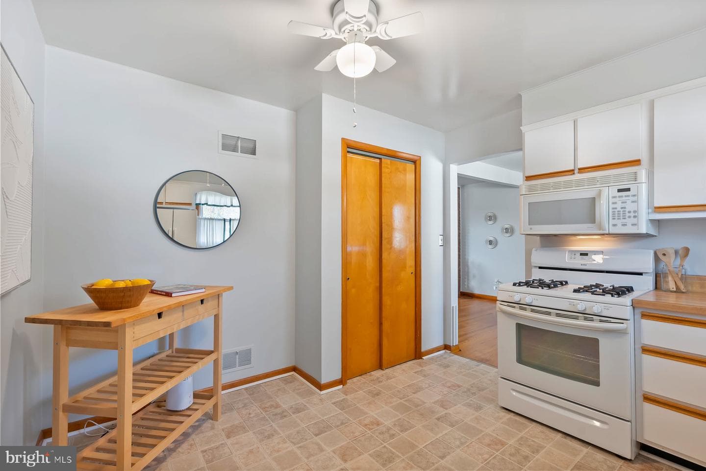 8301 Overmont Road photo 11