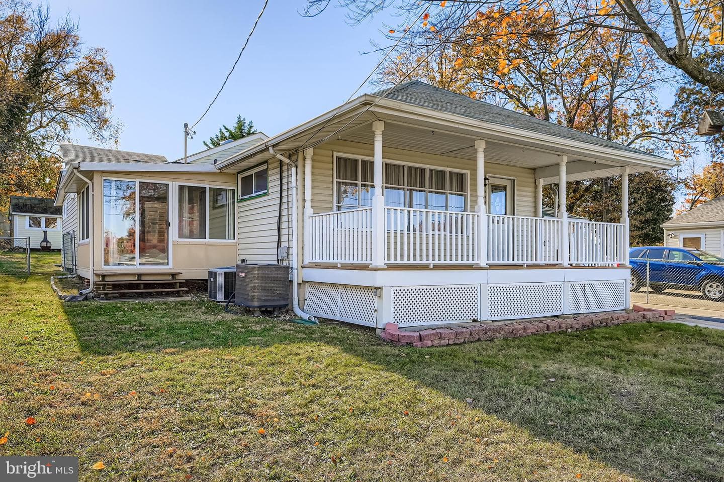 307 Montrose Avenue photo 2