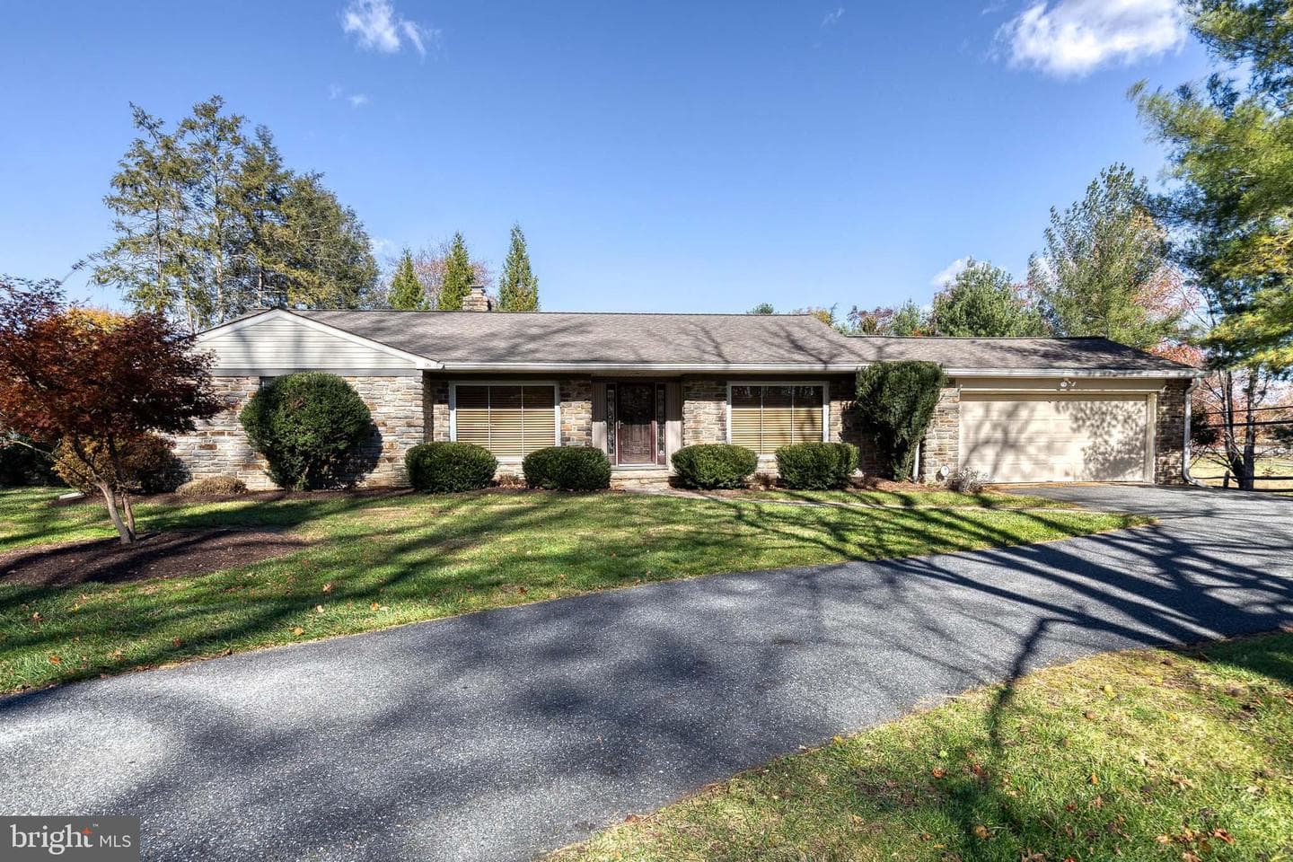 602 Hampton Lane photo 1