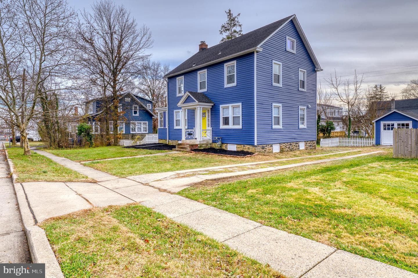 606 Aldershot Road photo 3