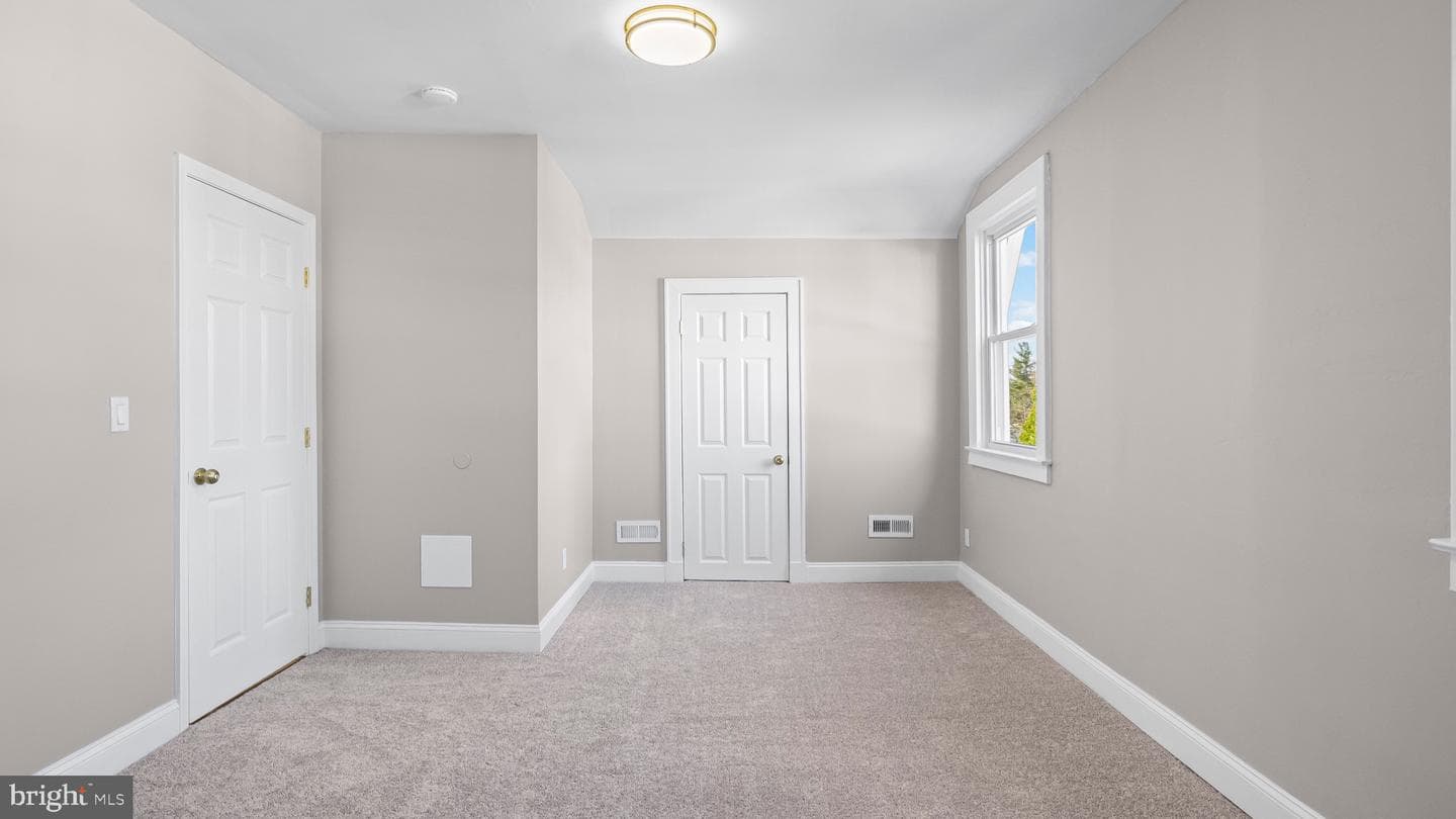 9303 Hillside Avenue photo 28
