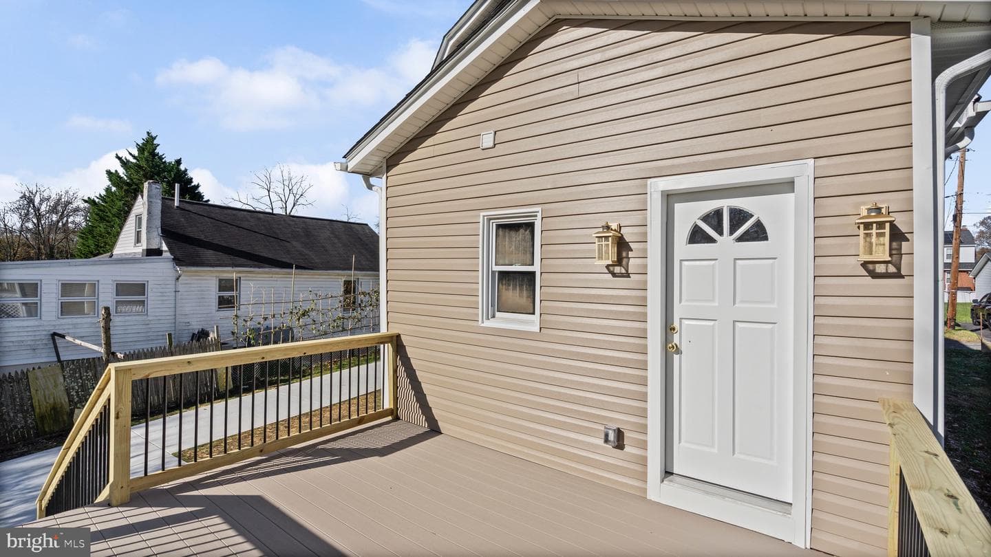 9303 Hillside Avenue photo 32