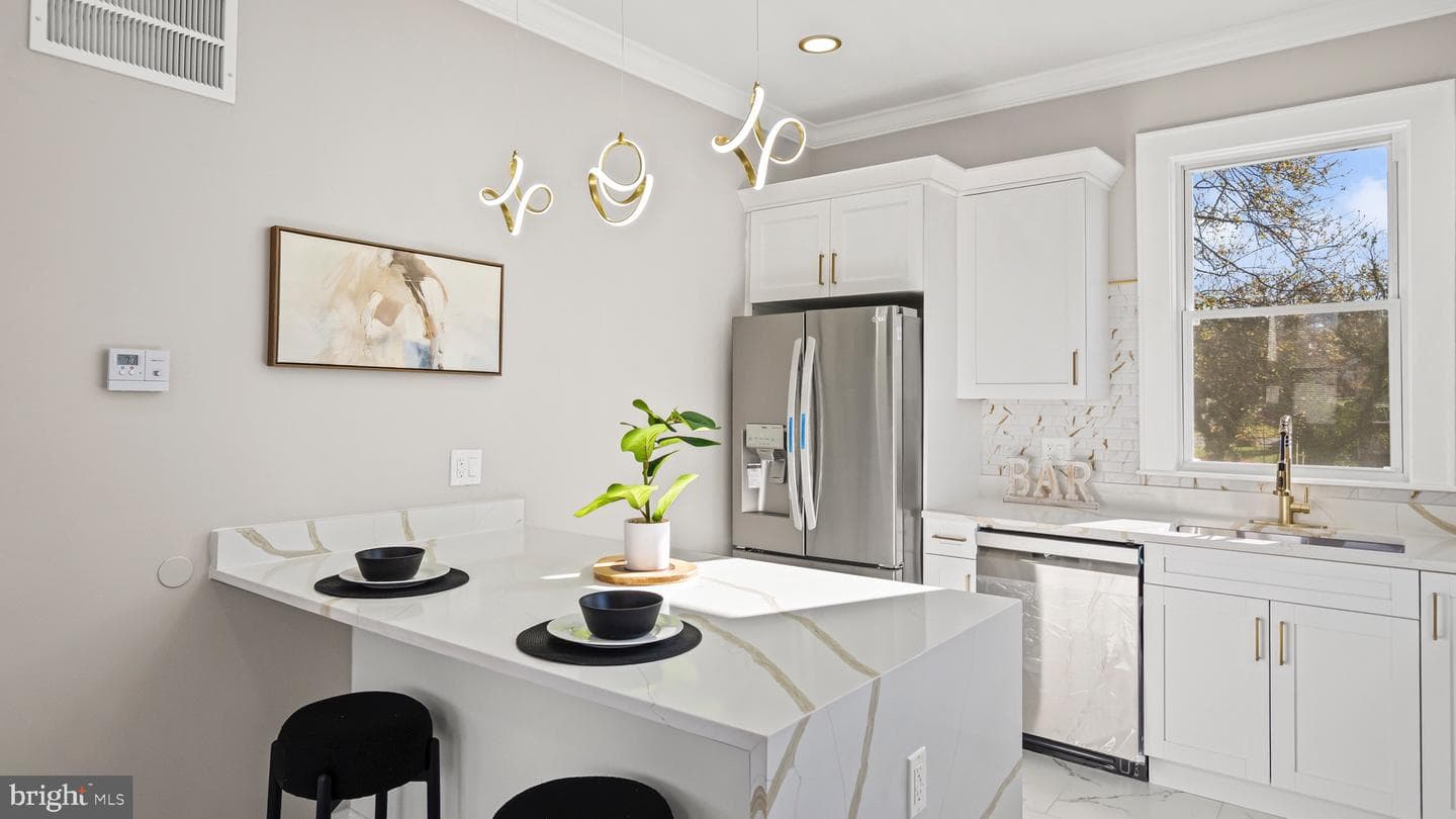 9303 Hillside Avenue photo 36