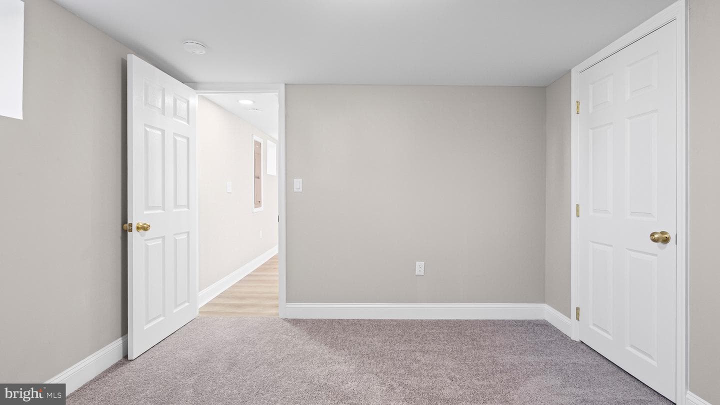 9303 Hillside Avenue photo 37