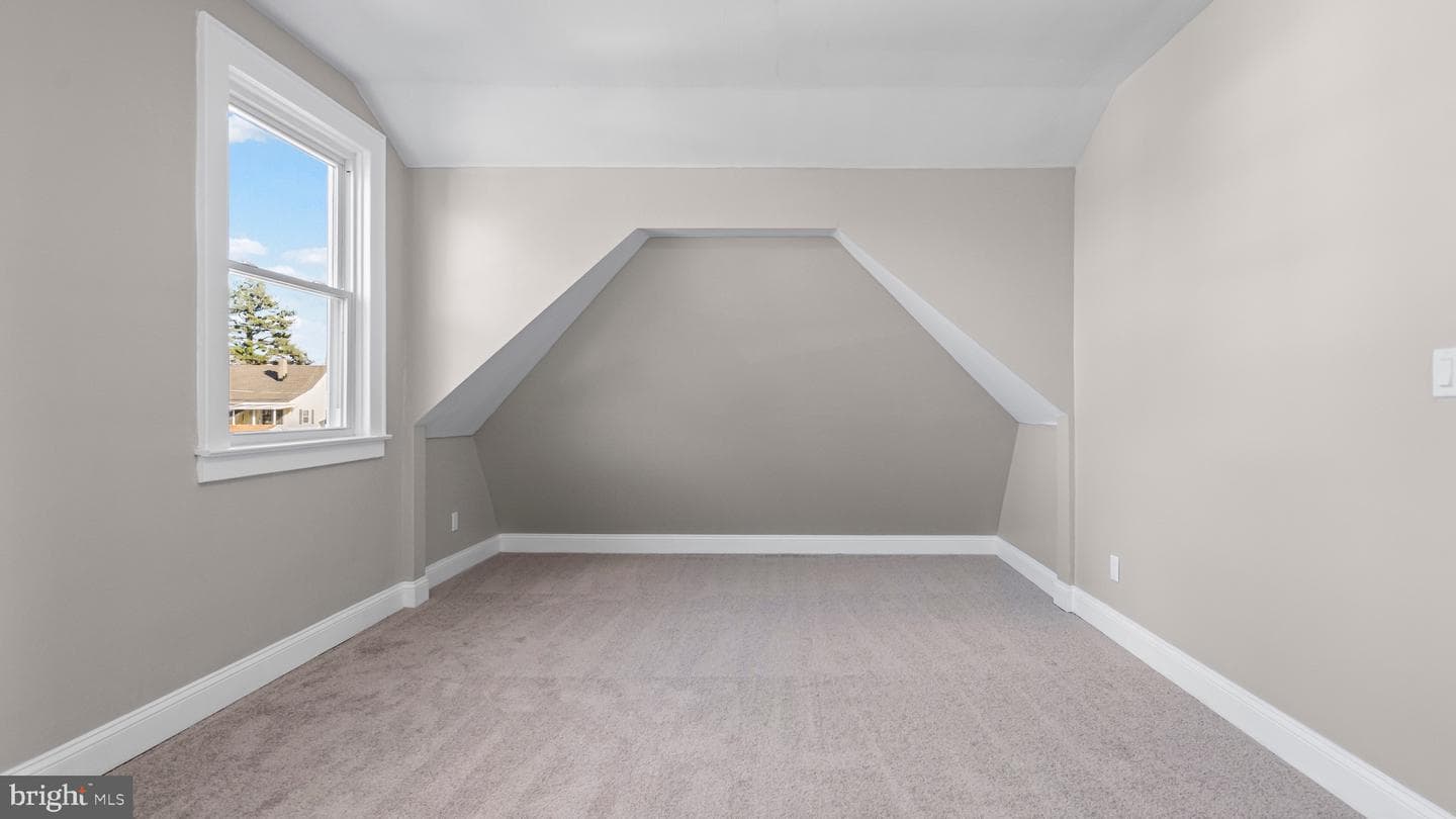 9303 Hillside Avenue photo 9