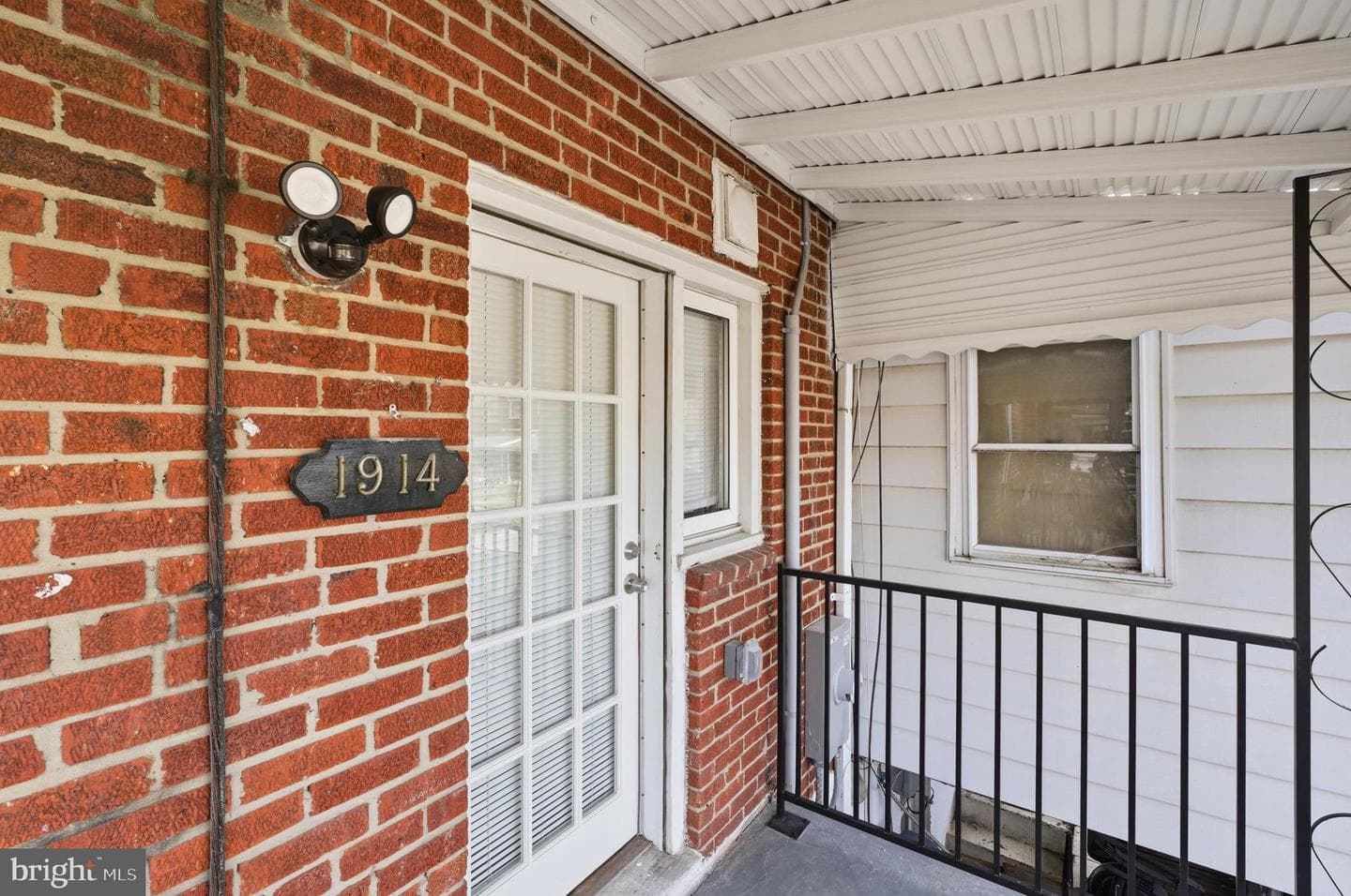 1914 Armco Way photo 2