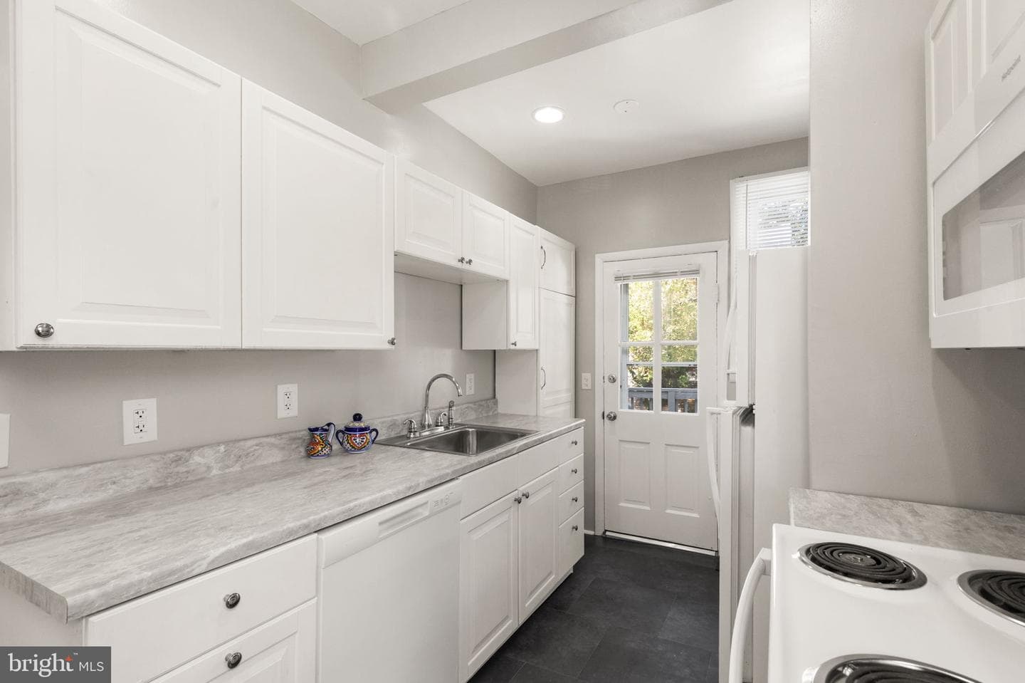 240 Burke Avenue photo 10