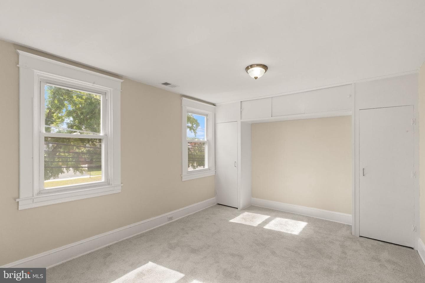 240 Burke Avenue photo 11