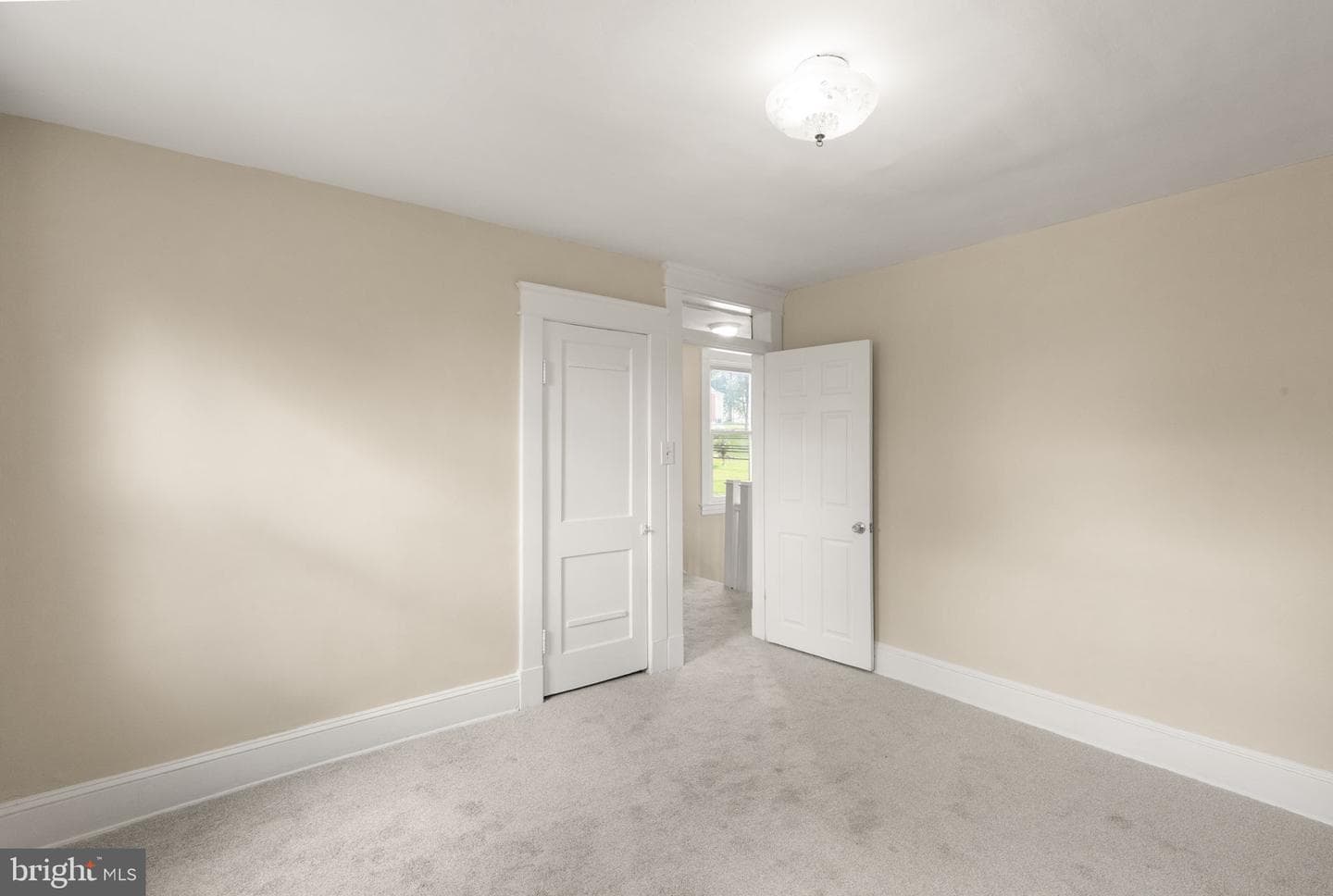 240 Burke Avenue photo 17
