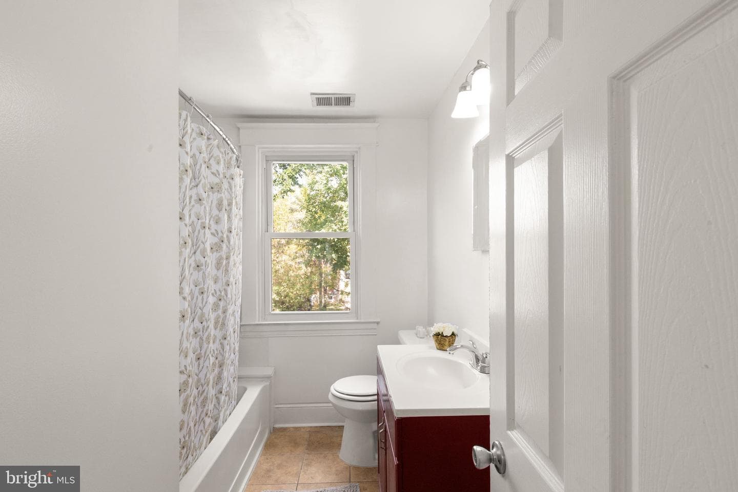 240 Burke Avenue photo 18