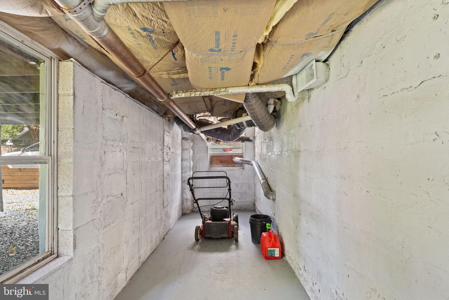 240 Burke Avenue photo 23