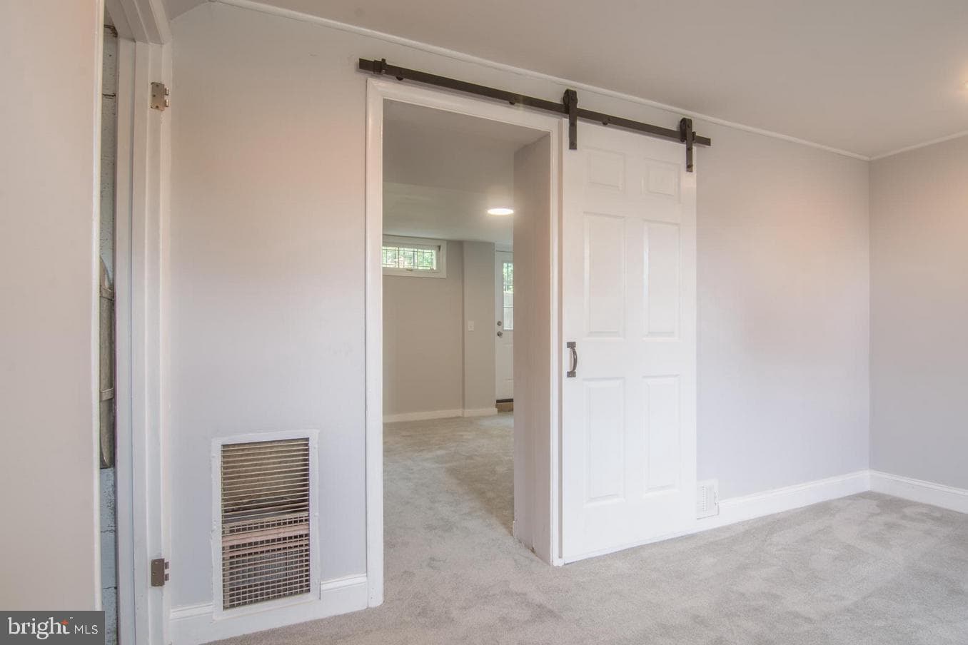2436 Smith Avenue photo 11