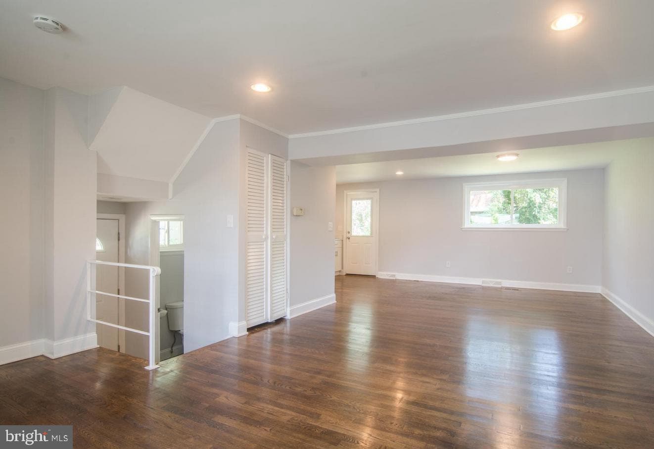 2436 Smith Avenue photo 2