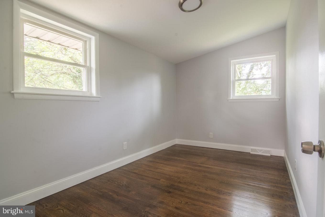 2436 Smith Avenue photo 7