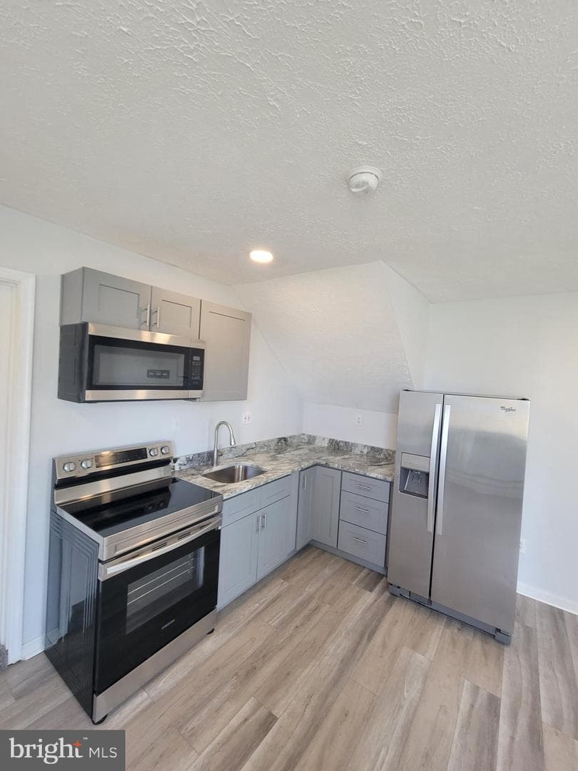 2621 N Snyder Avenue photo 41