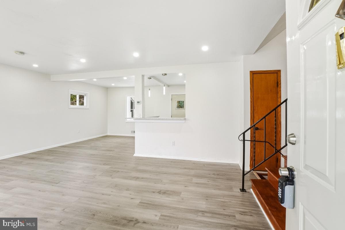 9307 Thornewood Drive photo 4