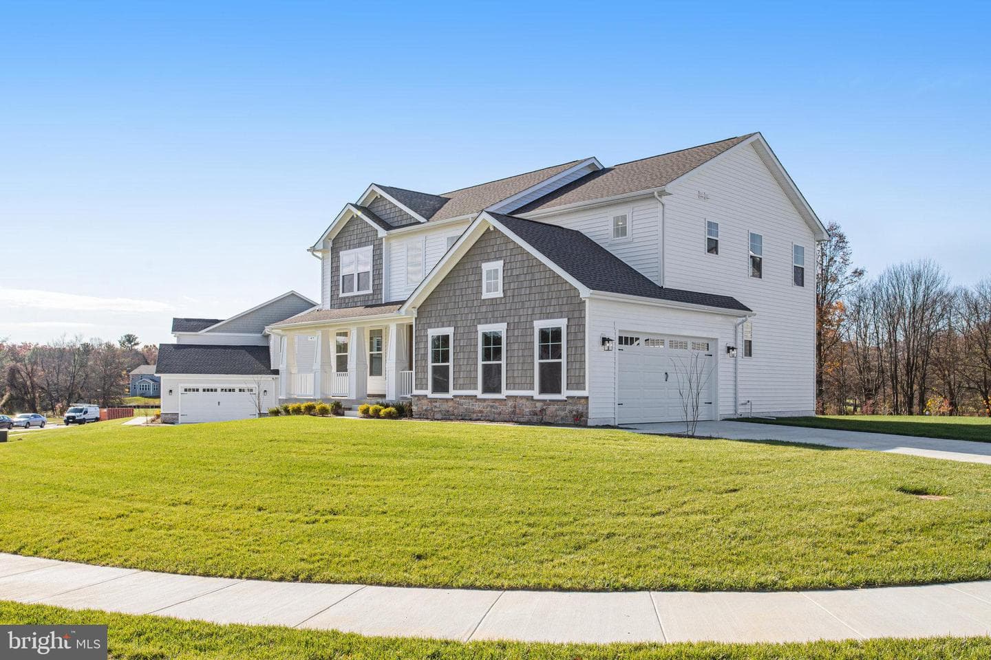 906 Honeyflower Drive photo 2
