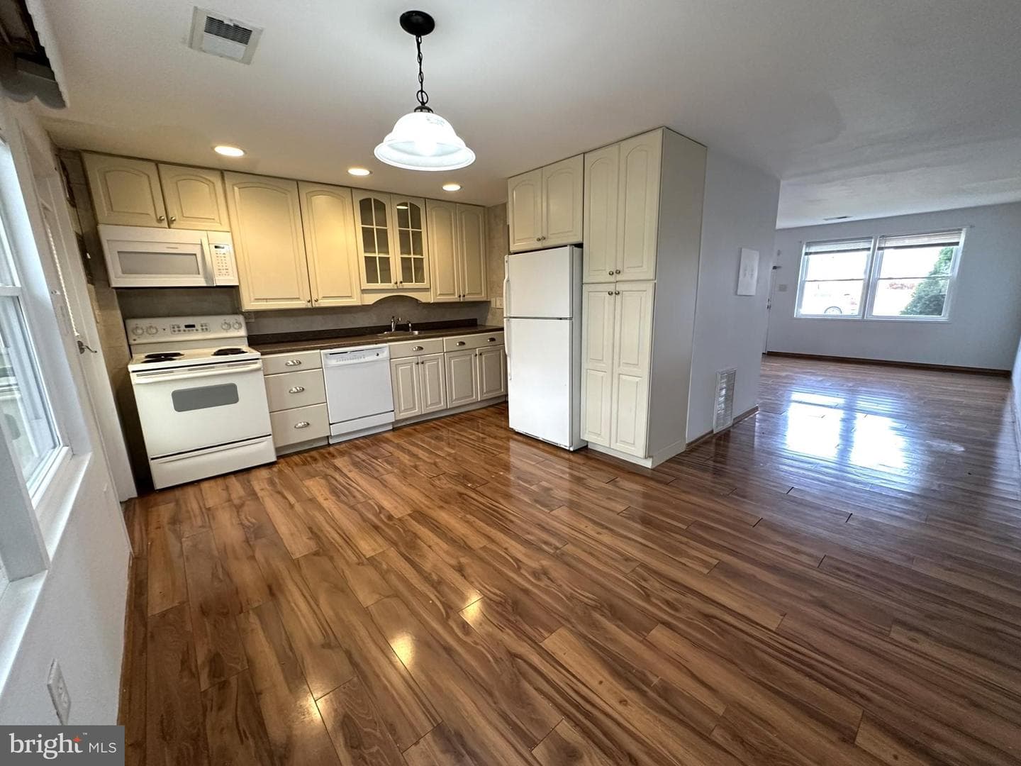1327 Mantle Street photo 2