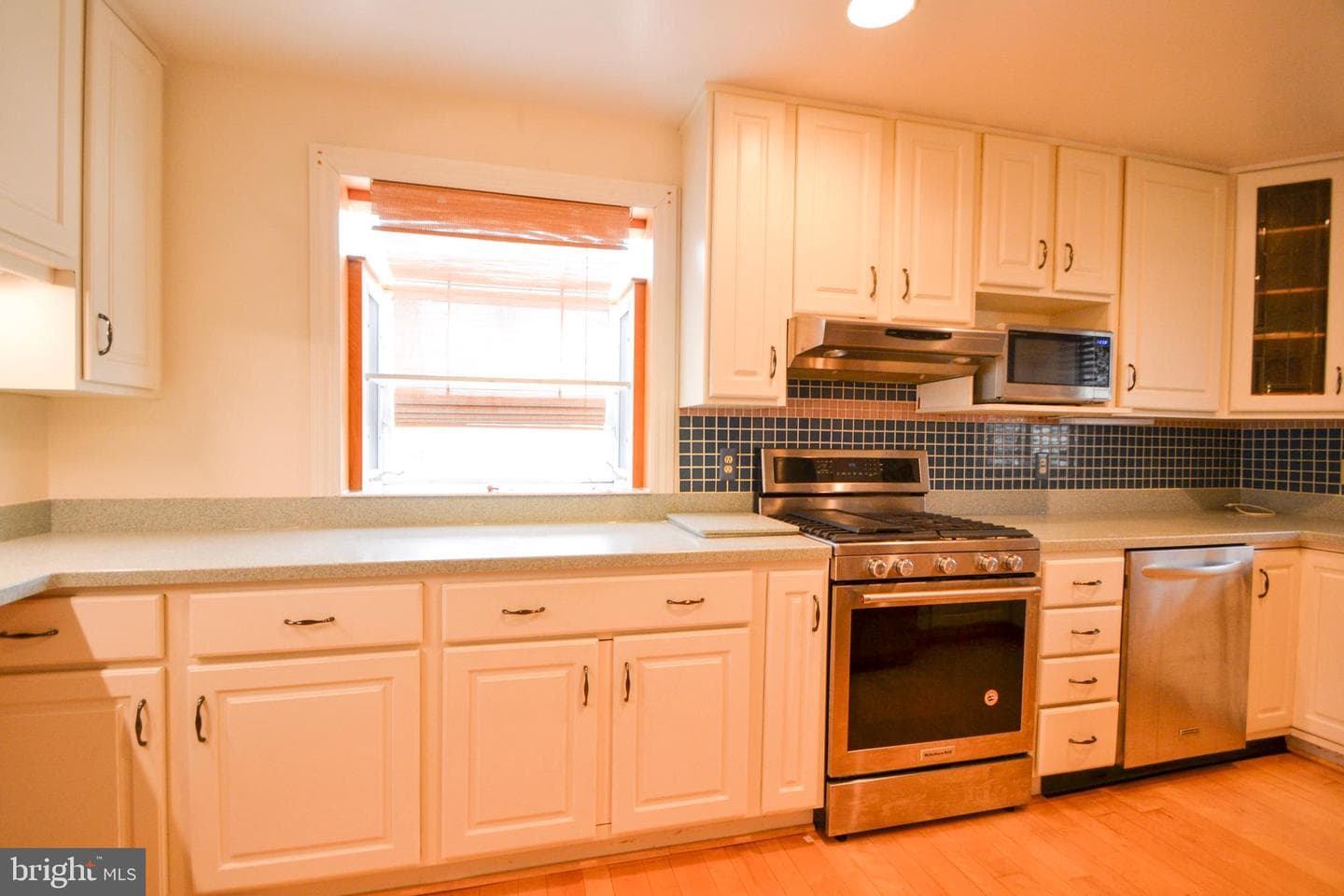 120 Lamport Road photo 5