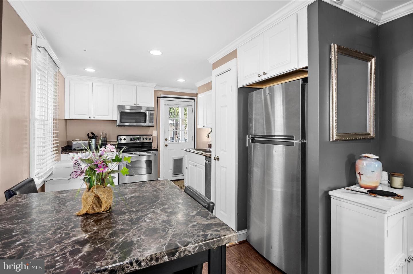 1328 Stevens Avenue photo 9