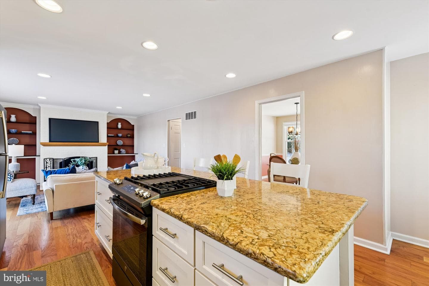 1006 W Joppa Road photo 13