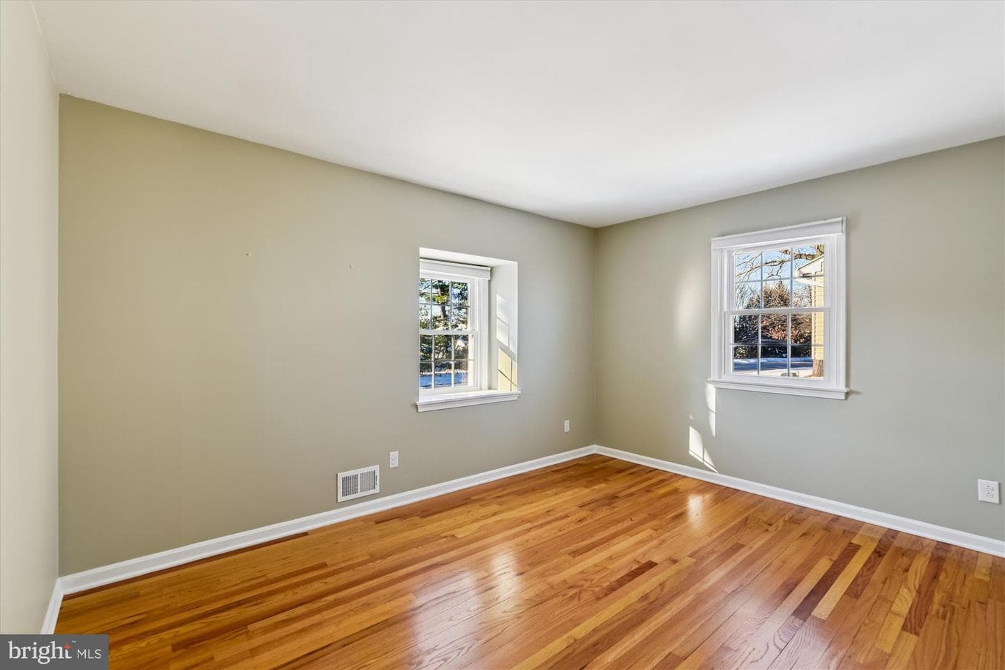 1006 W Joppa Road photo 27