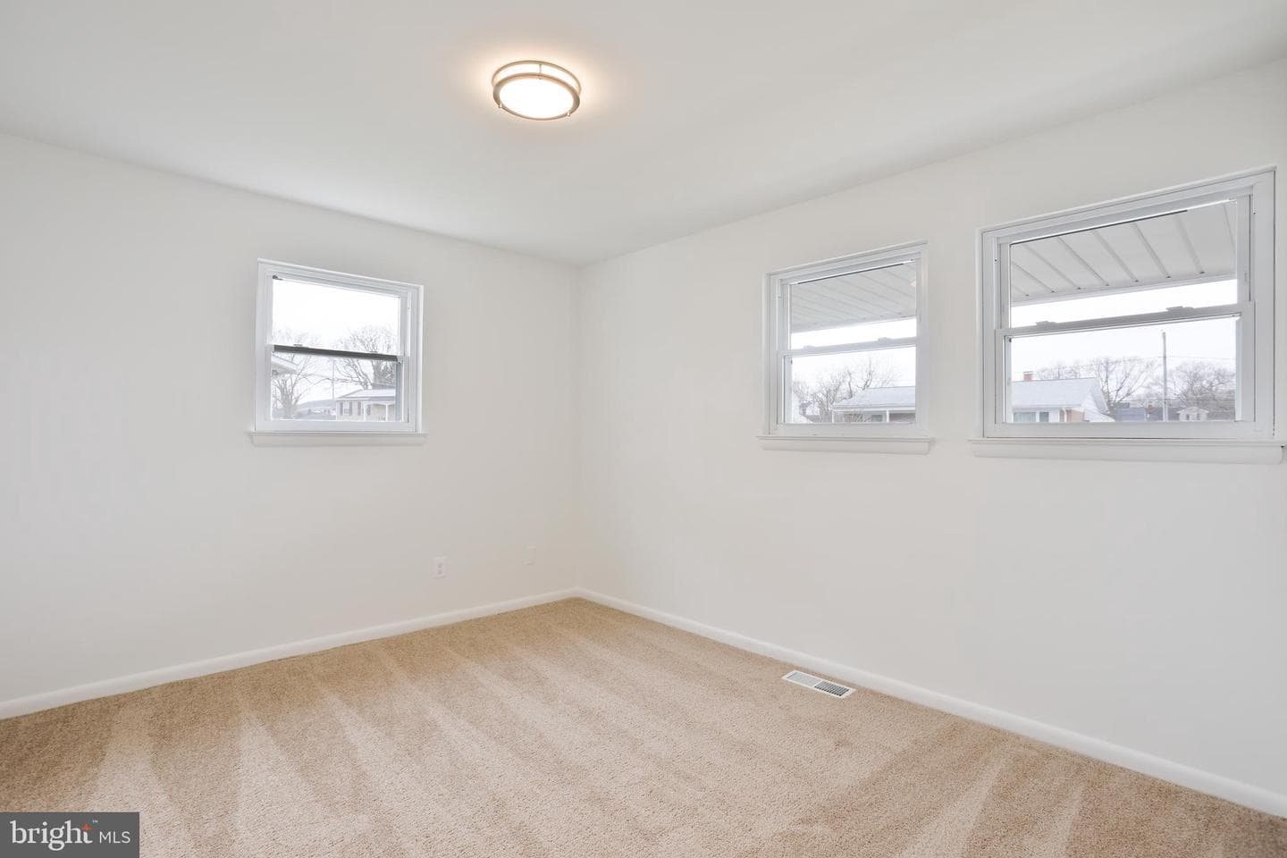 4122 Loch Lomond Drive photo 9