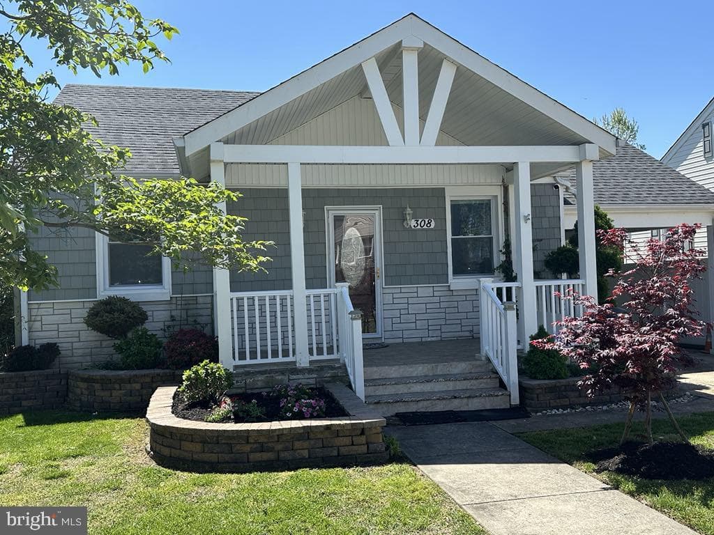 308 Pinewood Road photo 1