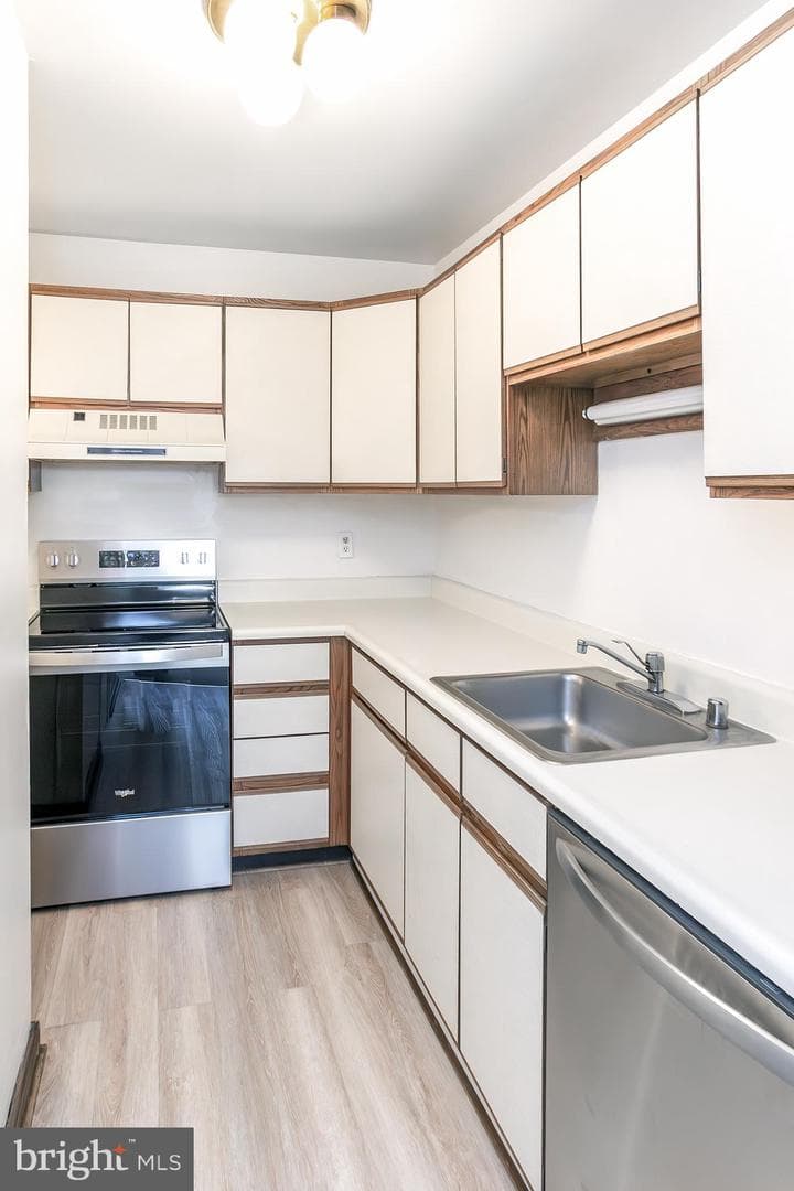 12 Warren Lodge Court #2-D photo 9