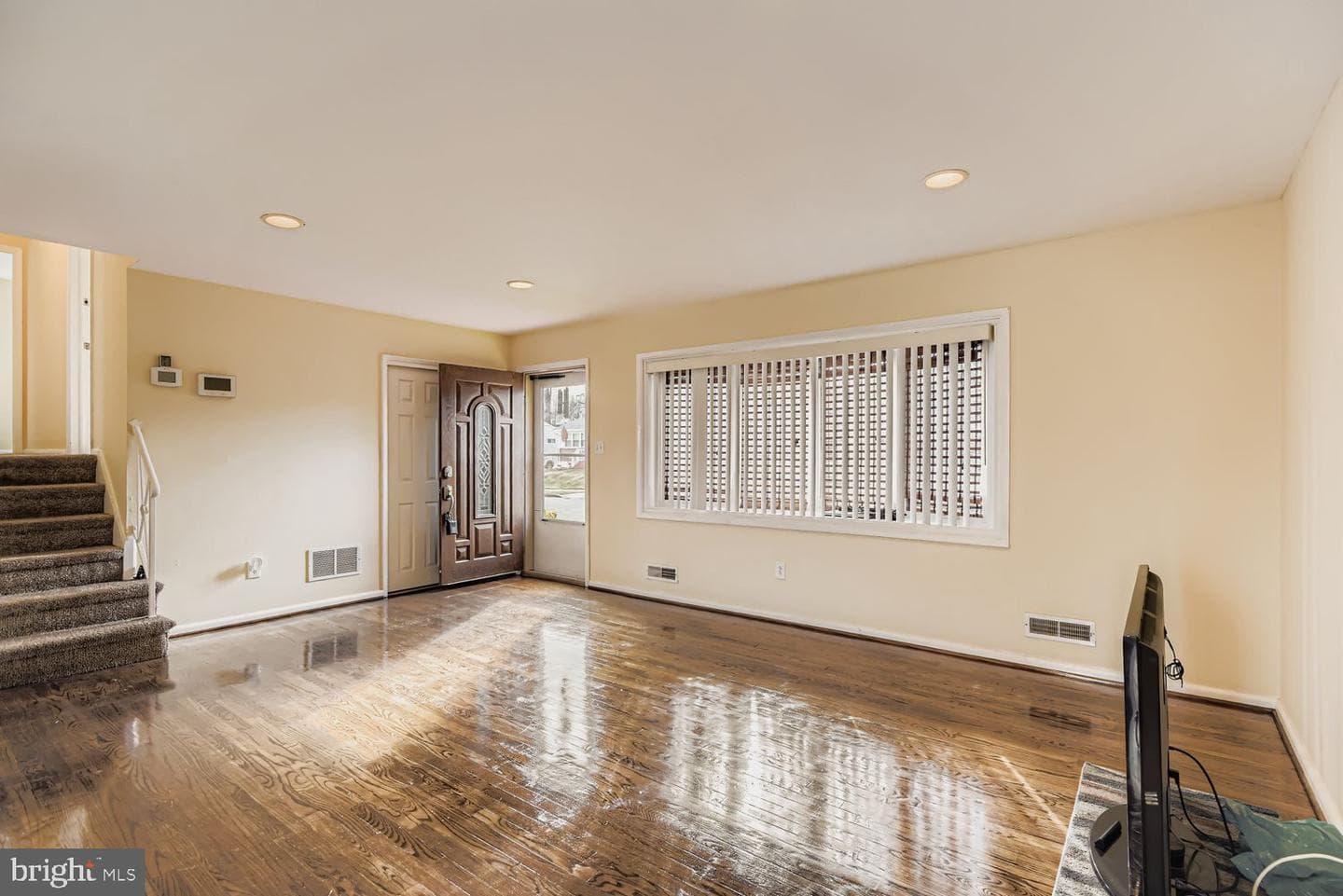 8504 Fieldway Drive photo 2