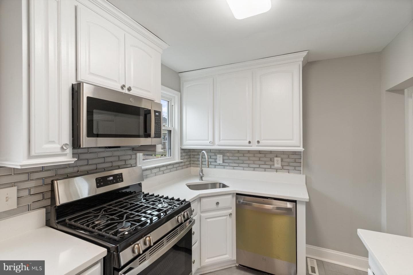2723 Glendale Road photo 11