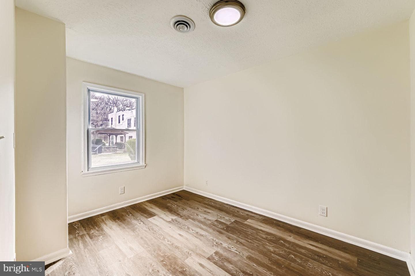 2542 Sycamore Avenue photo 21