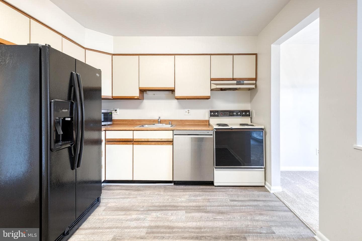 11 Elphin Court #301 photo 18