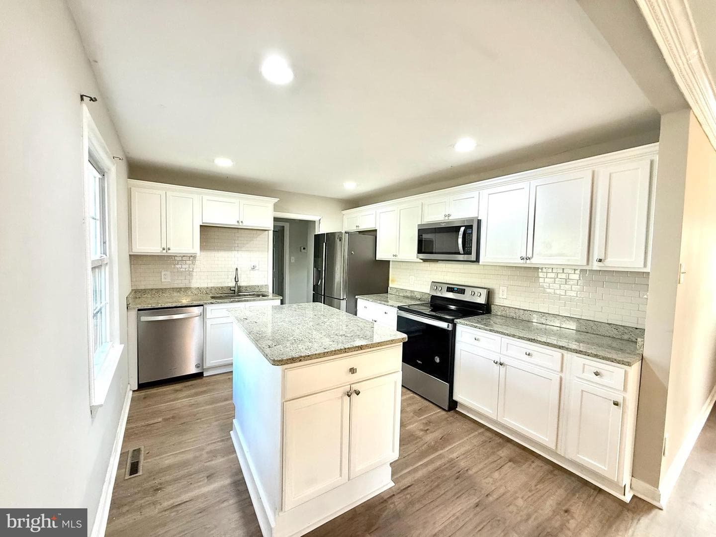 1215 Kent photo 9