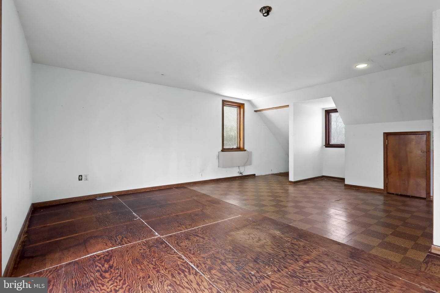 409 Oak Court photo 18