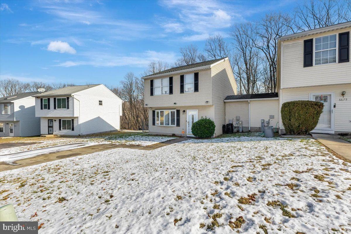 6677 Spring Mill photo 3