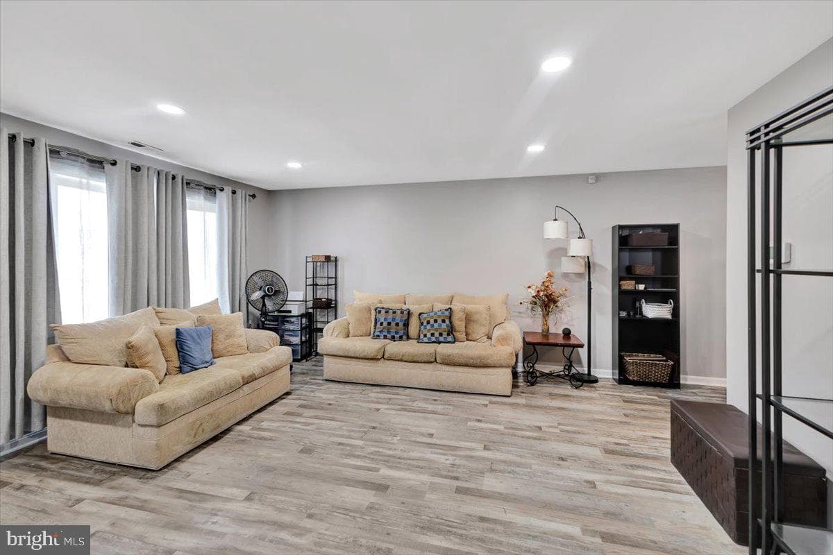 6677 Spring Mill photo 4