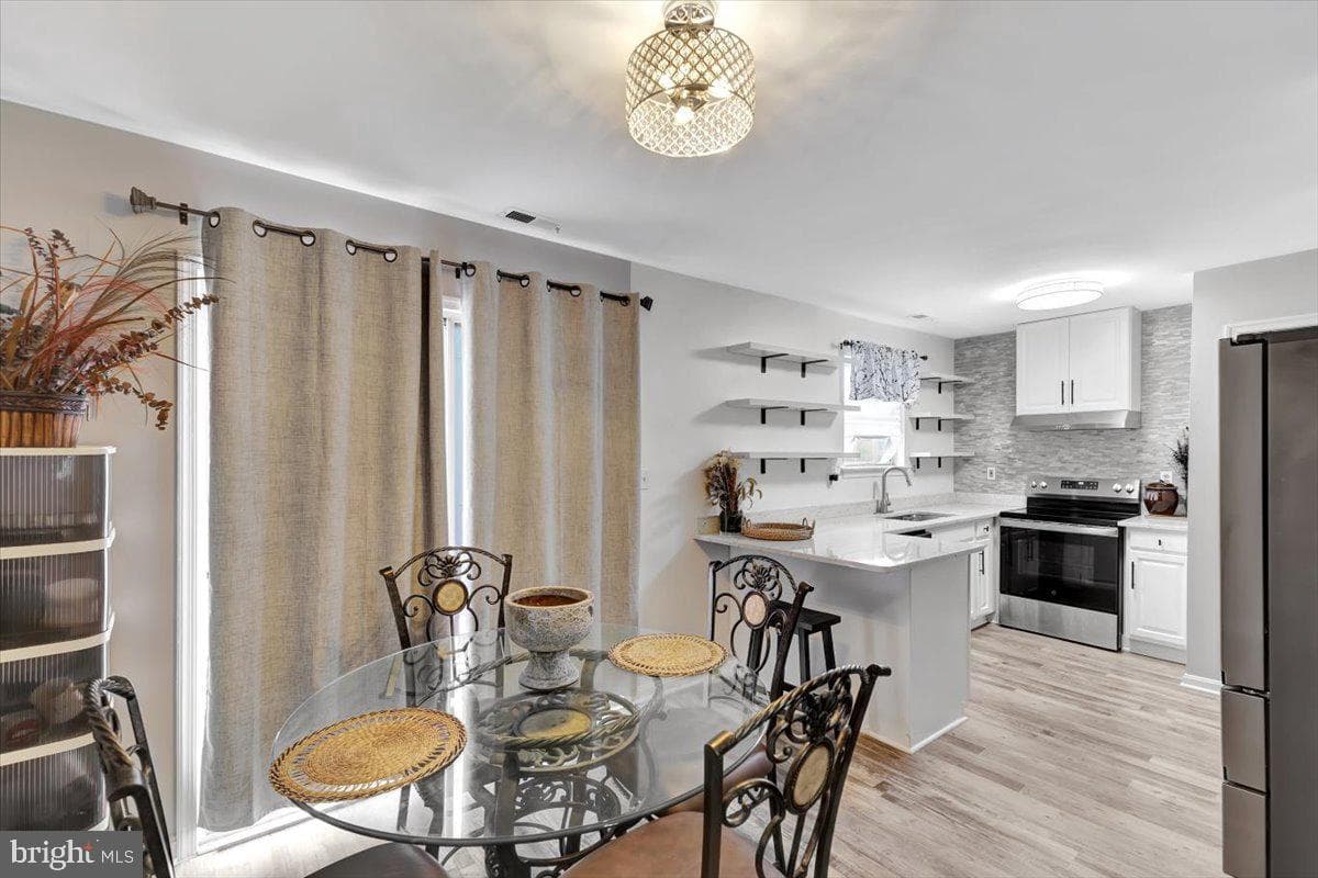 6677 Spring Mill photo 8