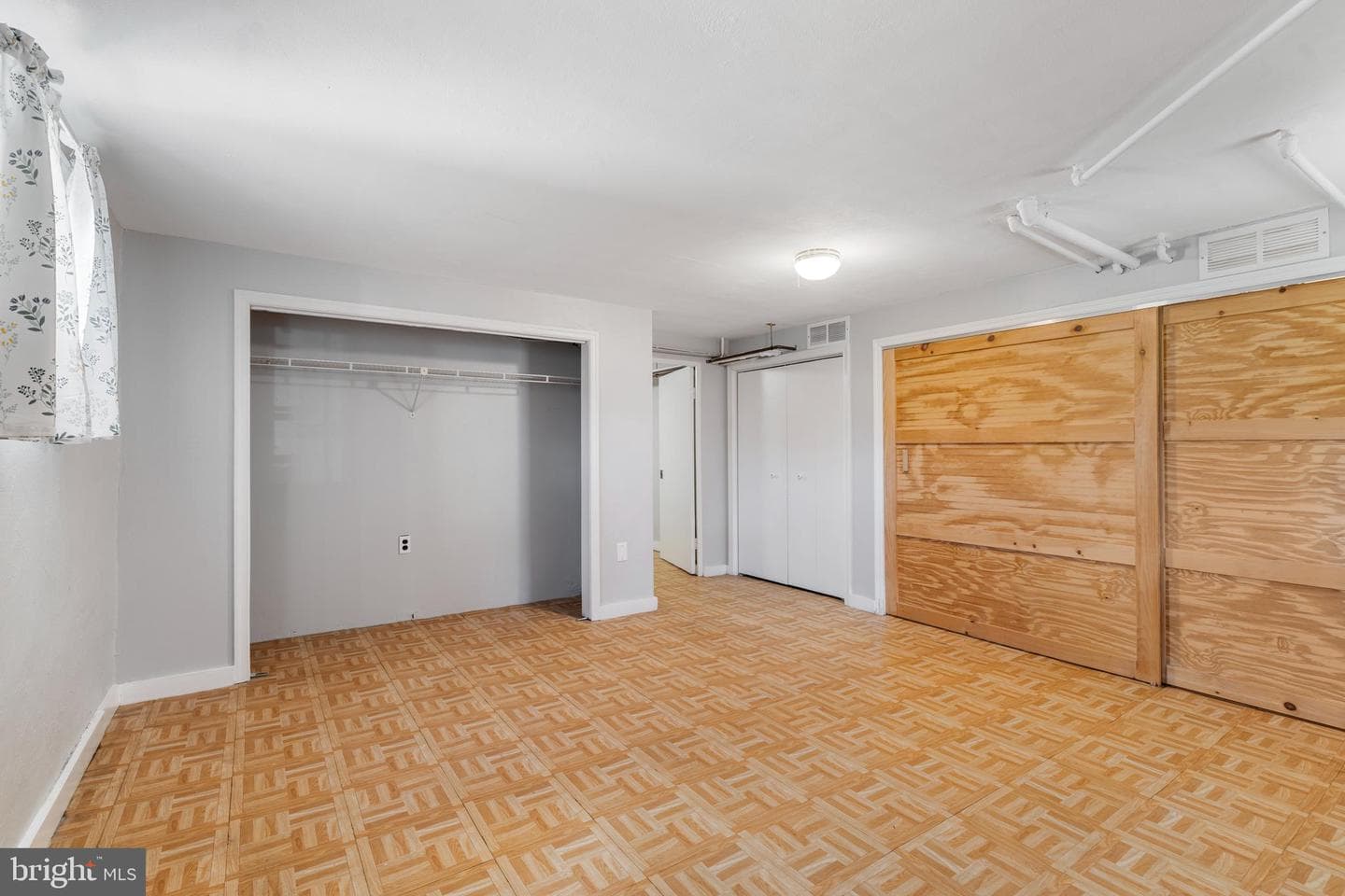 201 Ridge Avenue photo 30