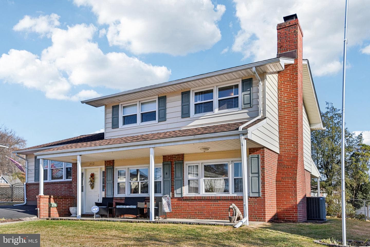 1412 Mount Airy photo 3