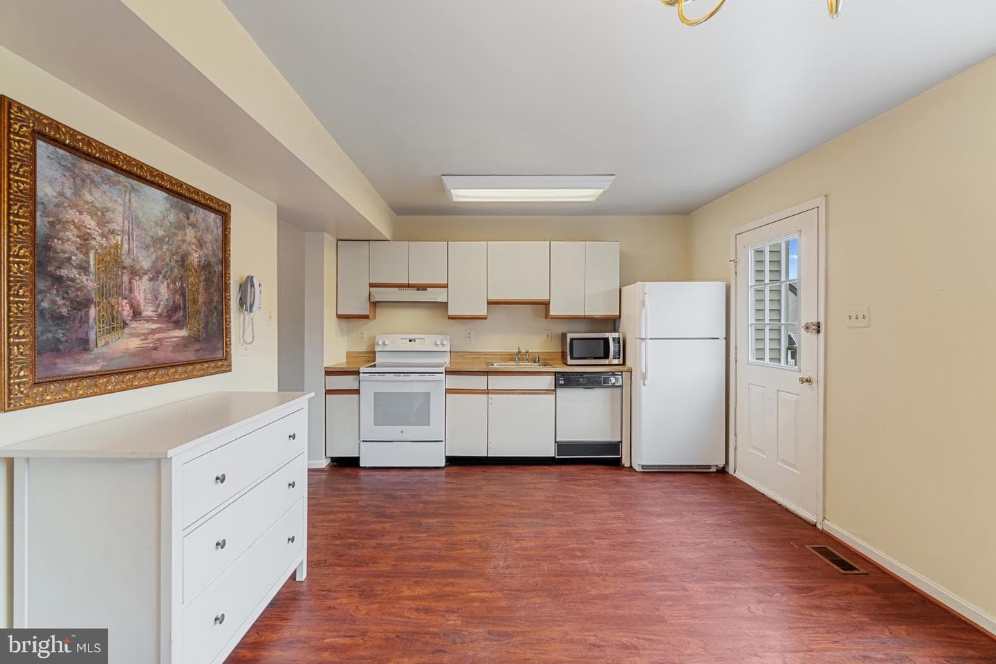 41 Chesthill Court photo 8