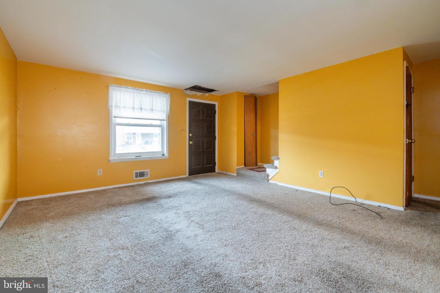 1022 Foxwood Lane photo 5